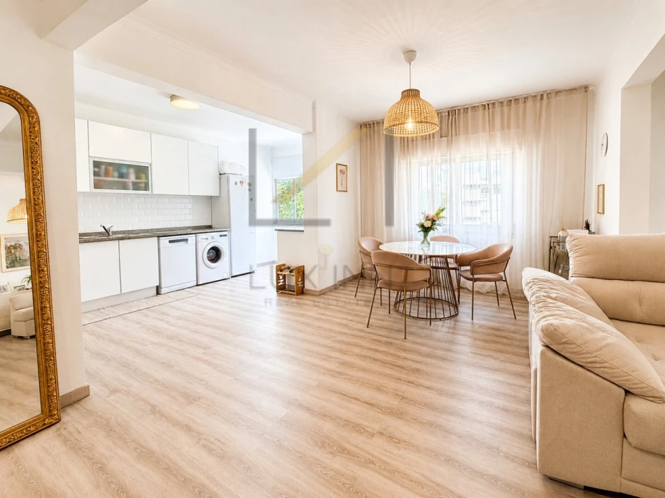Apartamento T3 para Venda em Rio de Mouro Foto 2