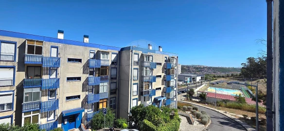 Apartamento T2 para Venda em Santo António dos Cavaleiros e Frielas