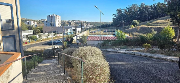 Apartamento T2 para Venda em Santo António dos Cavaleiros e Frielas