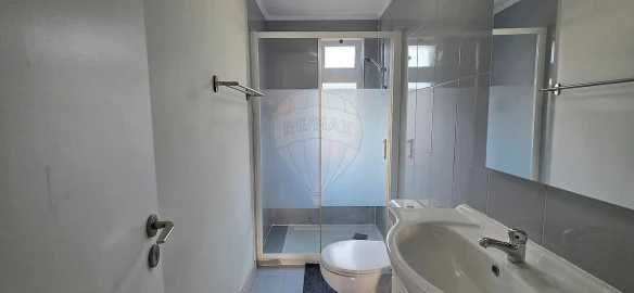 Apartamento T2 para Venda em Santo António dos Cavaleiros e Frielas