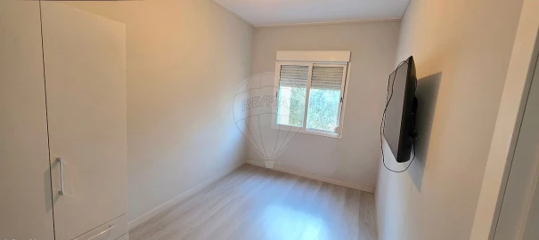 Apartamento T2 para Venda em Santo António dos Cavaleiros e Frielas
