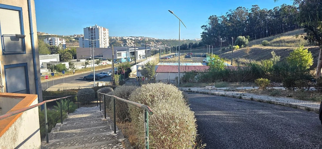 Apartamento T2 para Venda em Santo António dos Cavaleiros e Frielas Foto 9