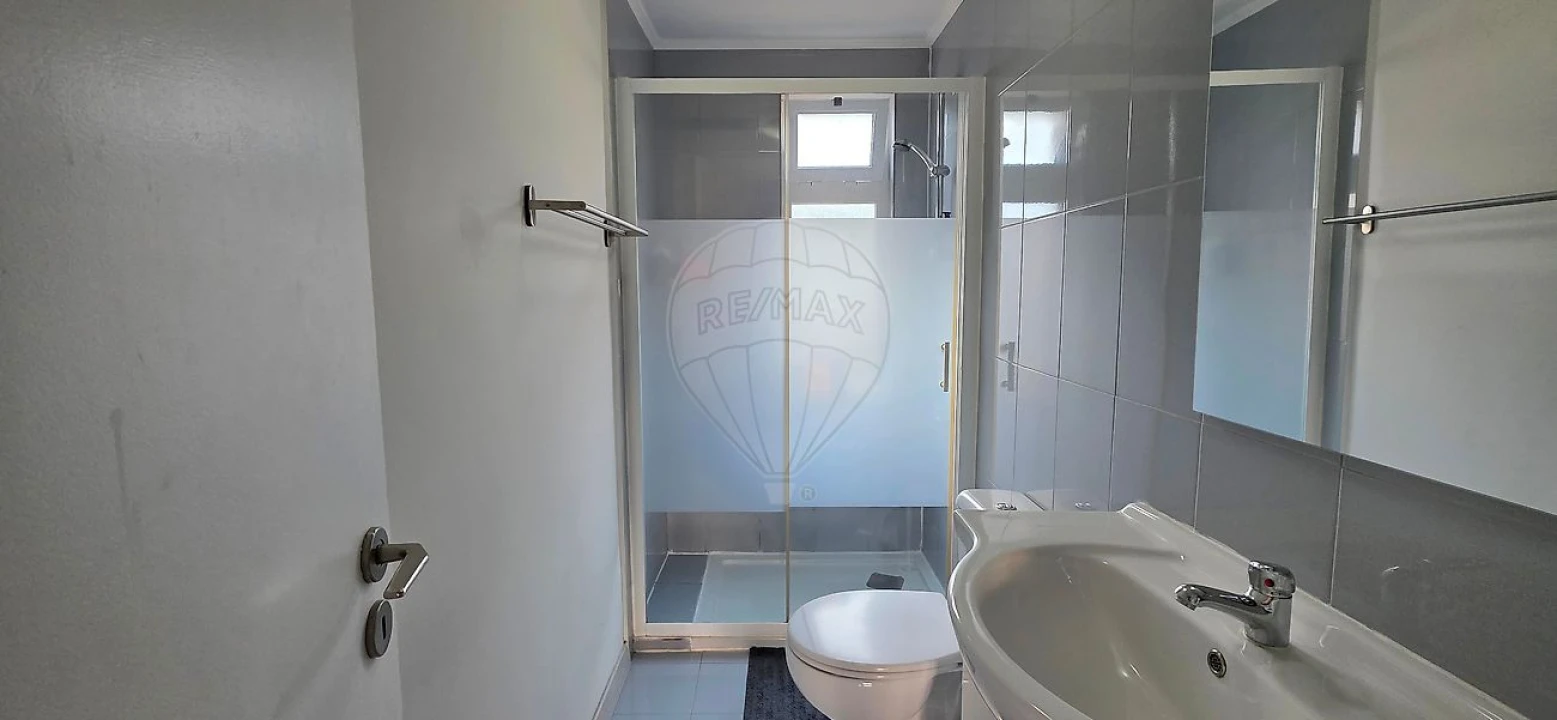 Apartamento T2 para Venda em Santo António dos Cavaleiros e Frielas Foto 5