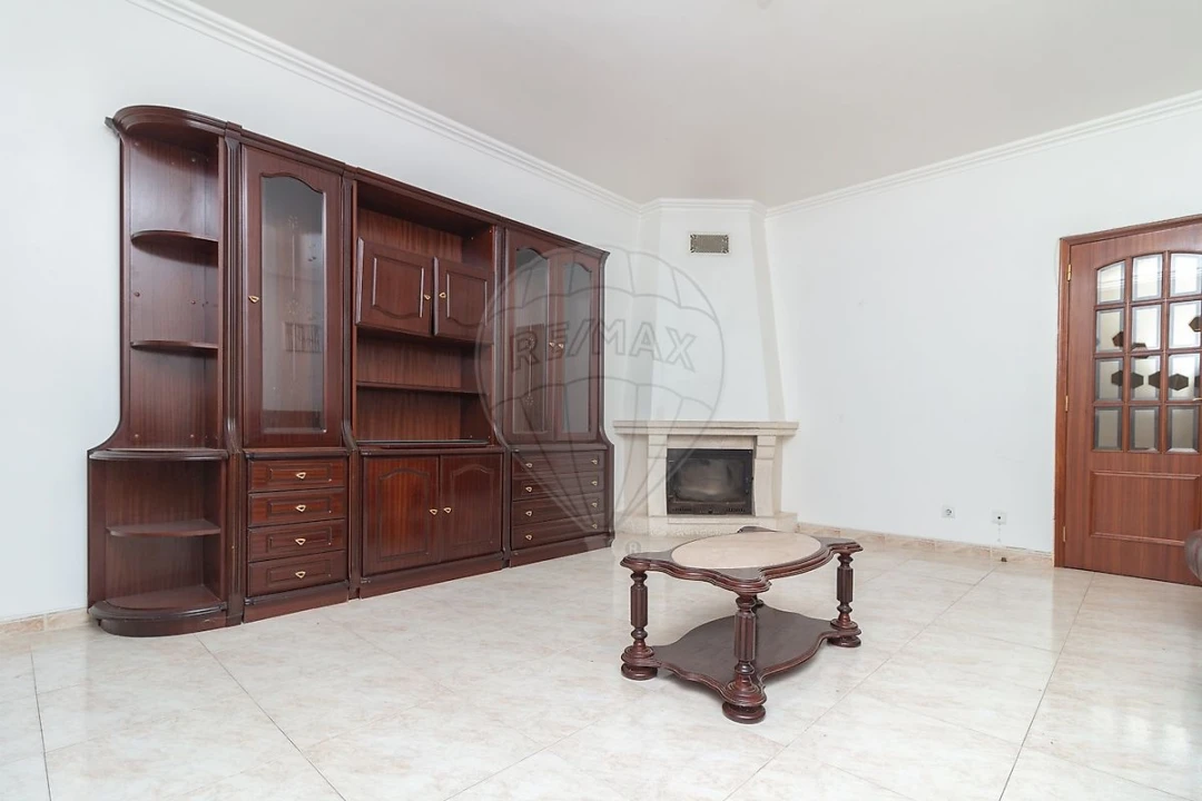 Apartamento T2 para Venda em Castanheira do Ribatejo e Cachoeiras Foto 2