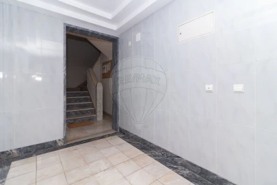 Apartamento T2 para Venda em Castanheira do Ribatejo e Cachoeiras