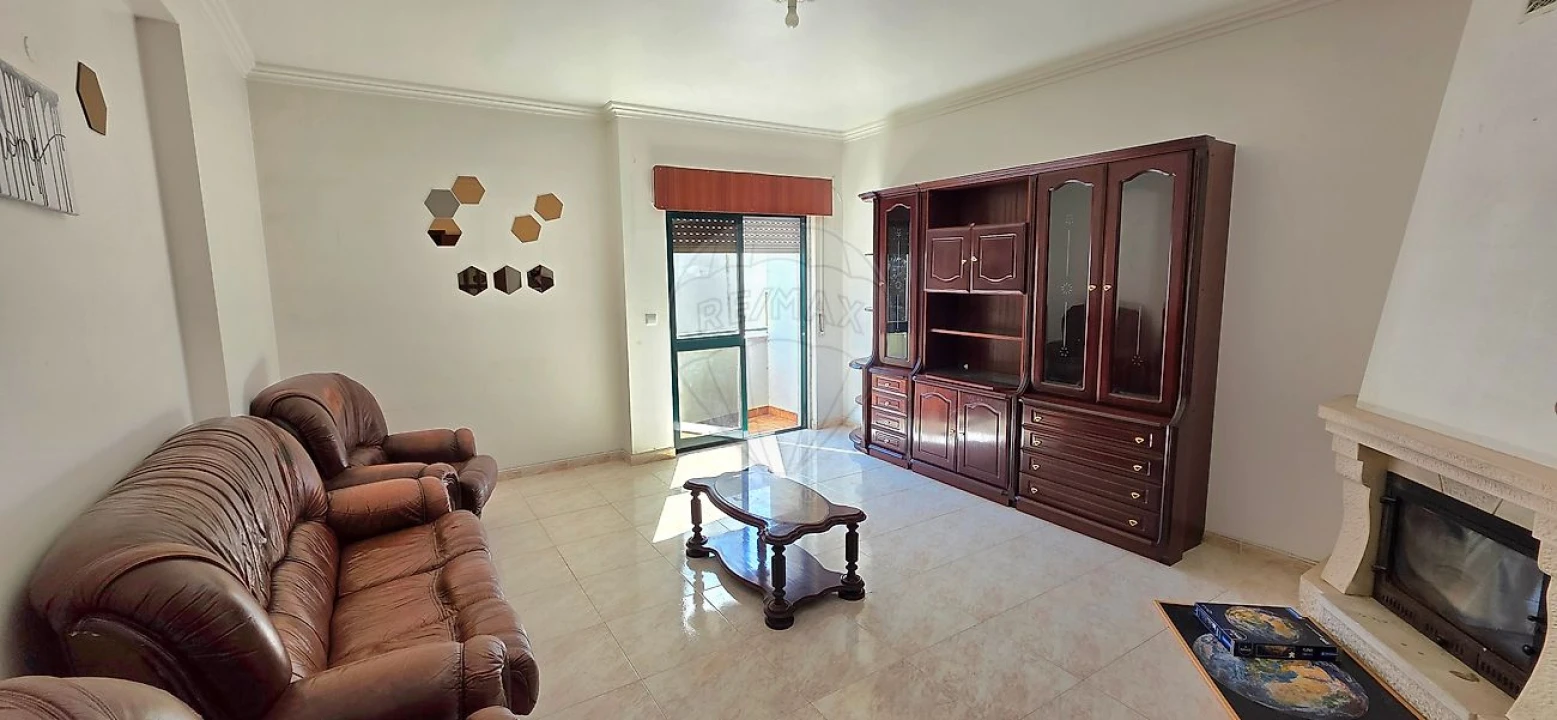 Apartamento T2 para Venda em Castanheira do Ribatejo e Cachoeiras Foto 2