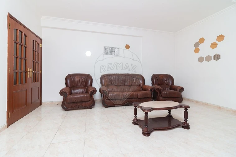 Apartamento T2 para Venda em Castanheira do Ribatejo e Cachoeiras Foto 4