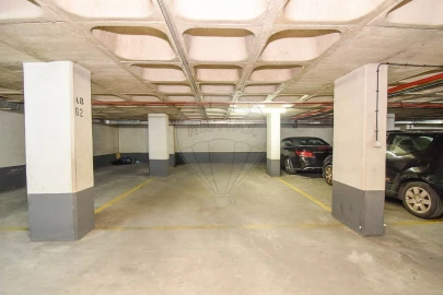 Garagem para Arrendamento em Benfica