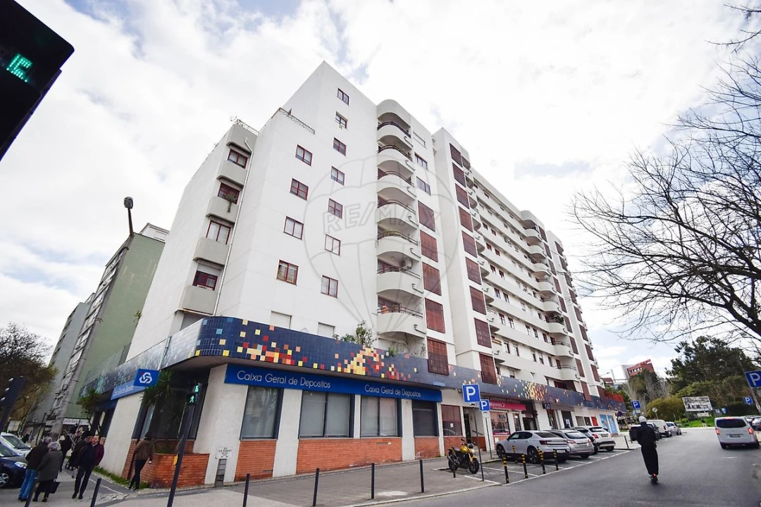 Garagem para Arrendamento em Benfica Foto 1