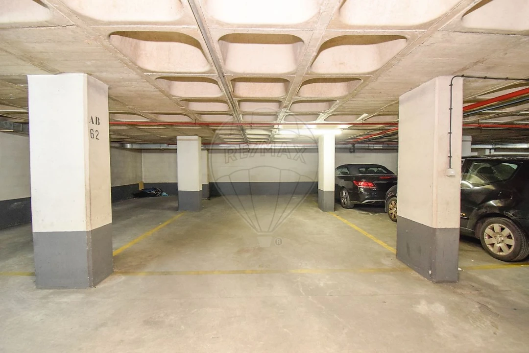 Garagem para Arrendamento em Benfica Foto 4