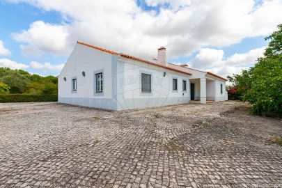 Quinta T4 para Venda em Dois Portos e Runa