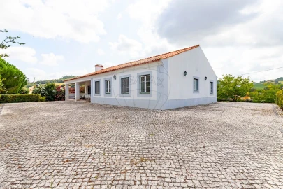Quinta T4 para Venda em Dois Portos e Runa