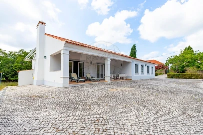 Quinta T4 para Venda em Dois Portos e Runa