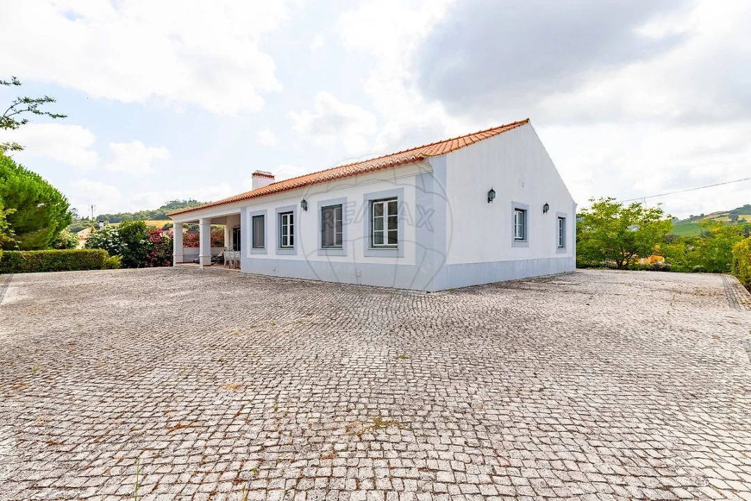 Quinta T4 para Venda em Dois Portos e Runa Foto 31
