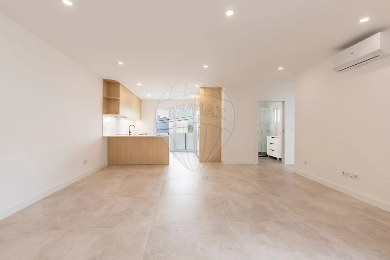 Apartamento T2 para Venda em Santa Maria, São Pedro e Matacães Foto 13