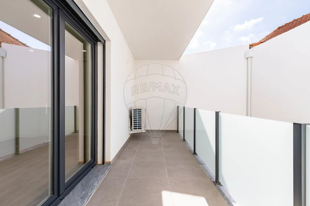 Apartamento T2 para Venda em Santa Maria, São Pedro e Matacães Foto 21
