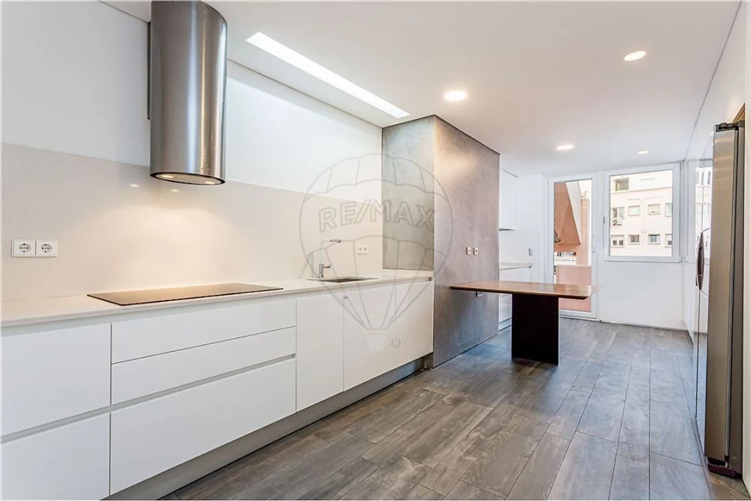 Apartamento T2 para Arrendamento em Alvalade Foto 14