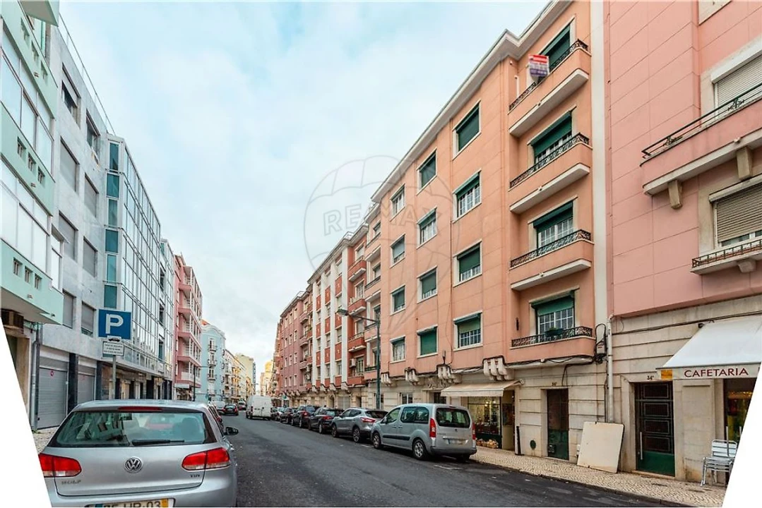 Apartamento T2 para Arrendamento em Alvalade Foto 10