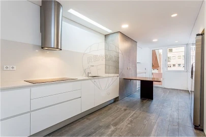 Apartamento T2 para Arrendamento em Alvalade