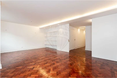 Apartamento T2 para Arrendamento em Alvalade