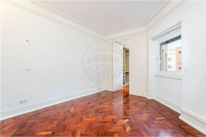 Apartamento T2 para Arrendamento em Alvalade