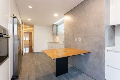 Apartamento T2 para Arrendamento em Alvalade