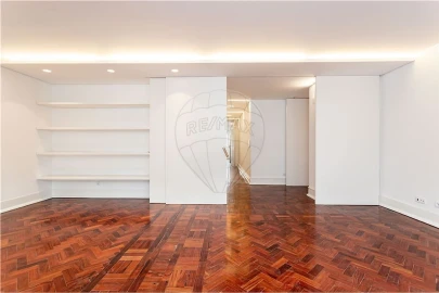 Apartamento T2 para Arrendamento em Alvalade