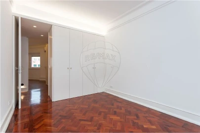 Apartamento T2 para Arrendamento em Alvalade
