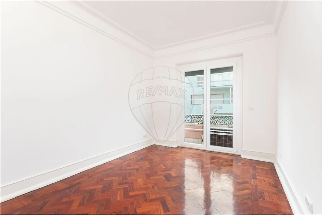 Apartamento T2 para Arrendamento em Alvalade Foto 3
