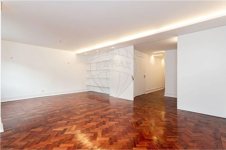 Apartamento T2 para Arrendamento em Alvalade Foto 12