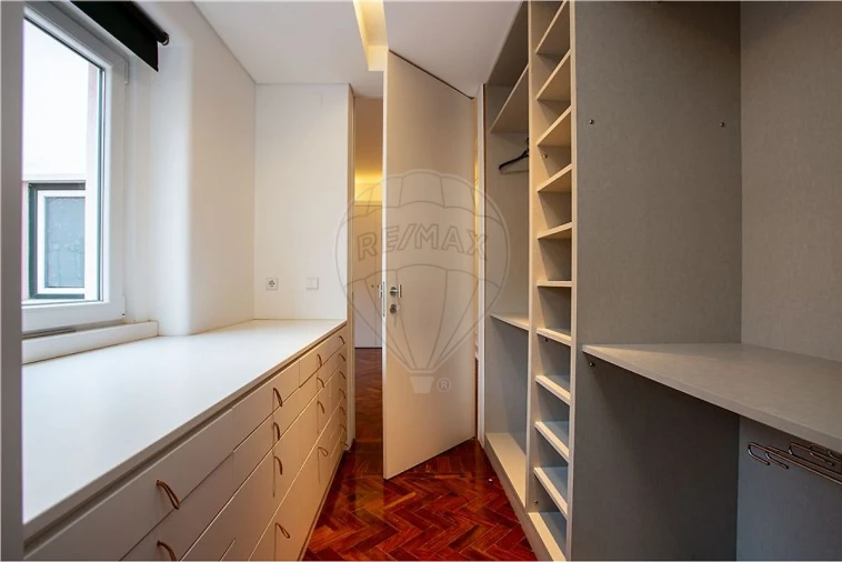 Apartamento T2 para Arrendamento em Alvalade Foto 6