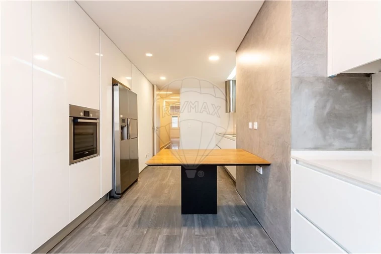 Apartamento T2 para Arrendamento em Alvalade Foto 8