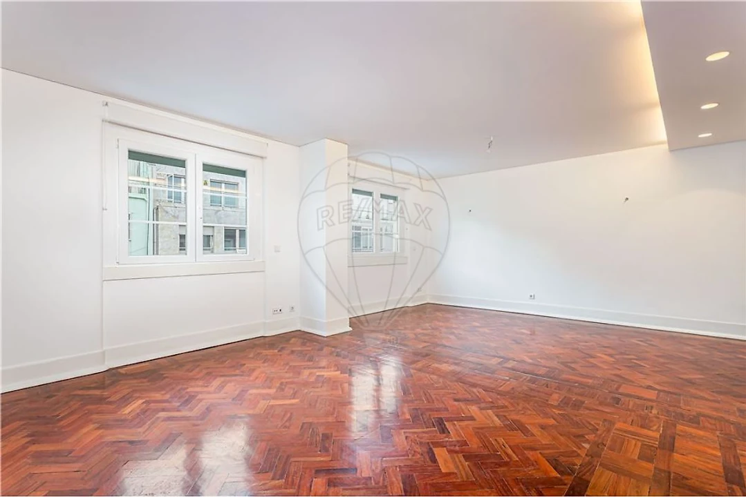 Apartamento T2 para Arrendamento em Alvalade Foto 9