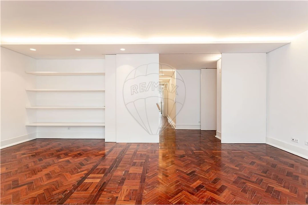 Apartamento T2 para Arrendamento em Alvalade Foto 13