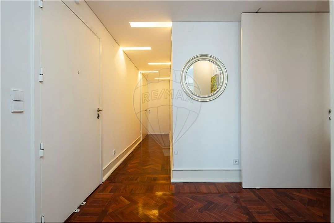 Apartamento T2 para Arrendamento em Alvalade Foto 5