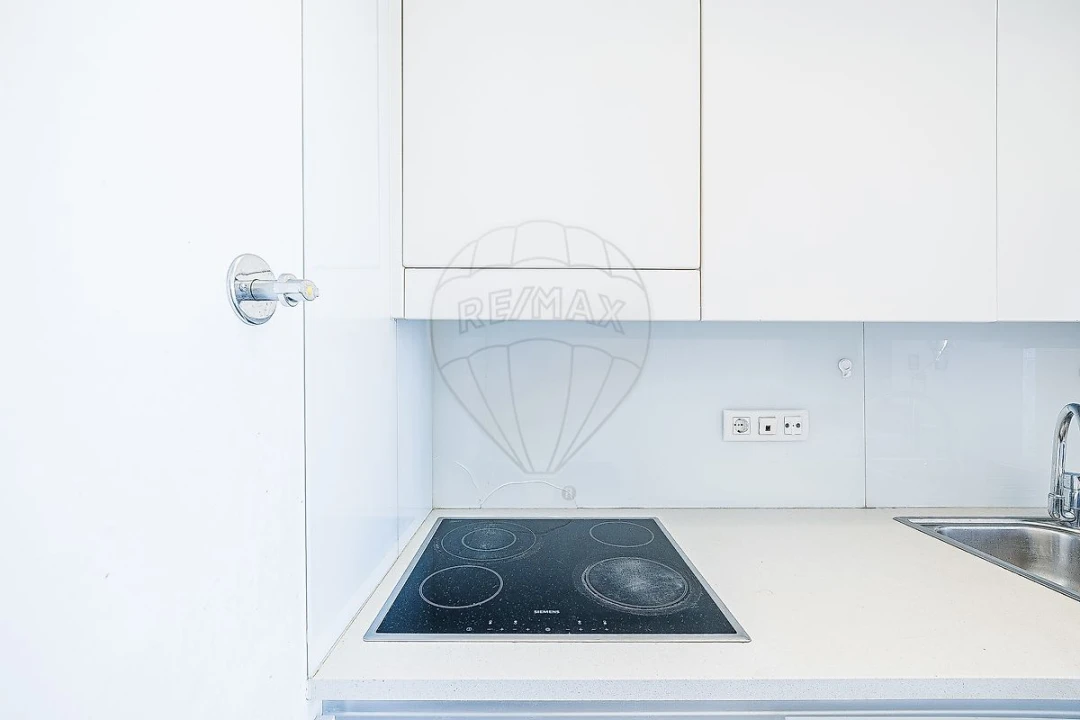 Apartamento T1 para Venda em Avenidas Novas Foto 9