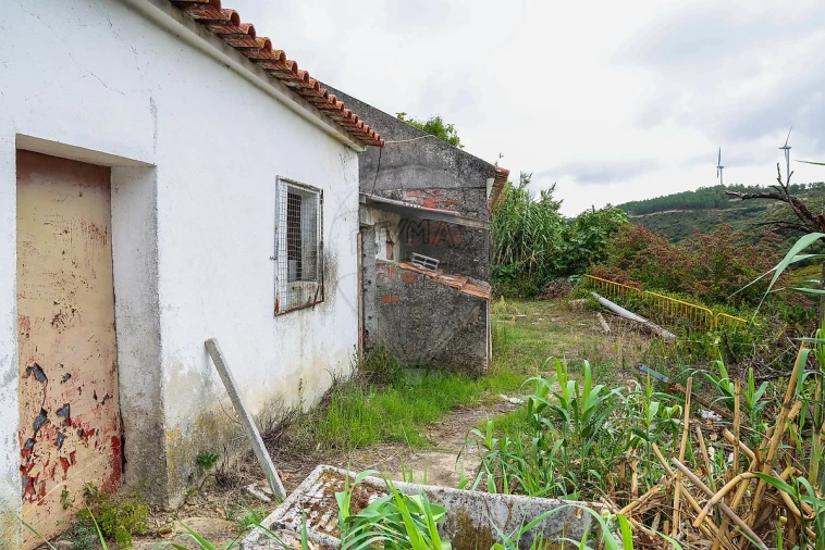 Moradia T1 para Venda em Santiago dos Velhos Foto 3
