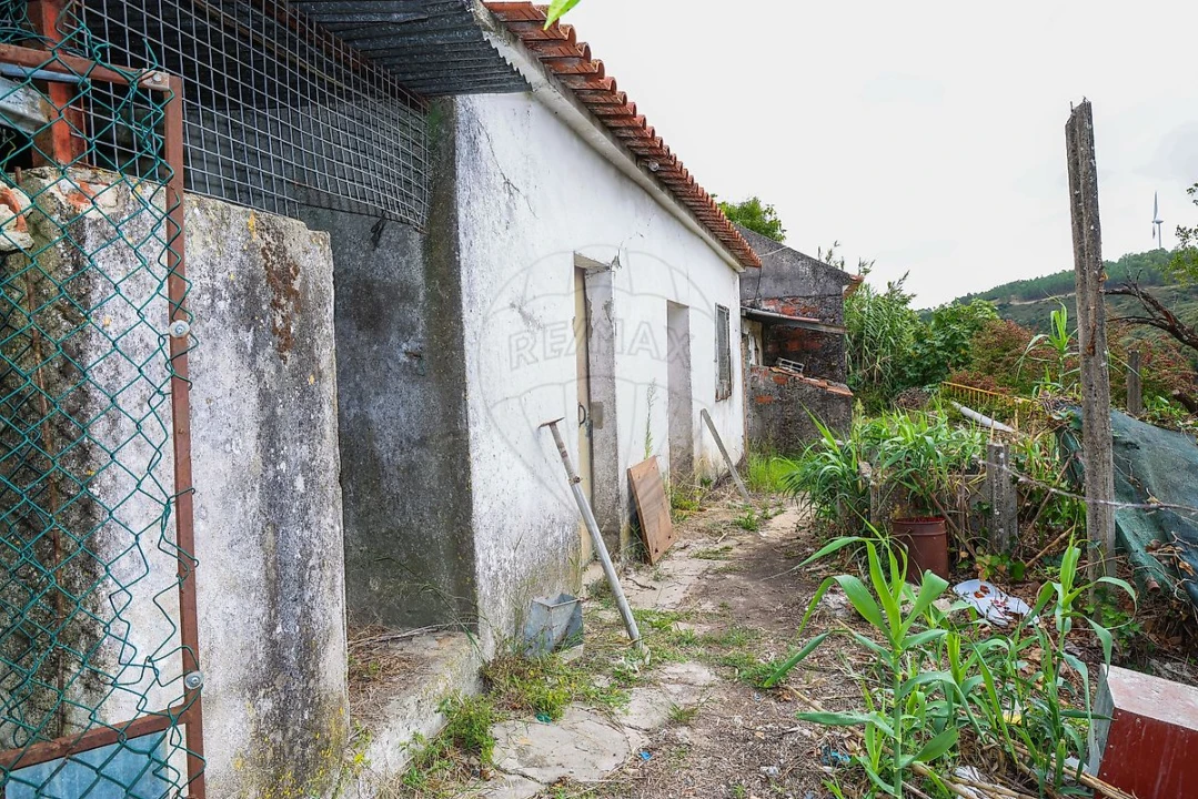 Moradia T1 para Venda em Santiago dos Velhos Foto 1