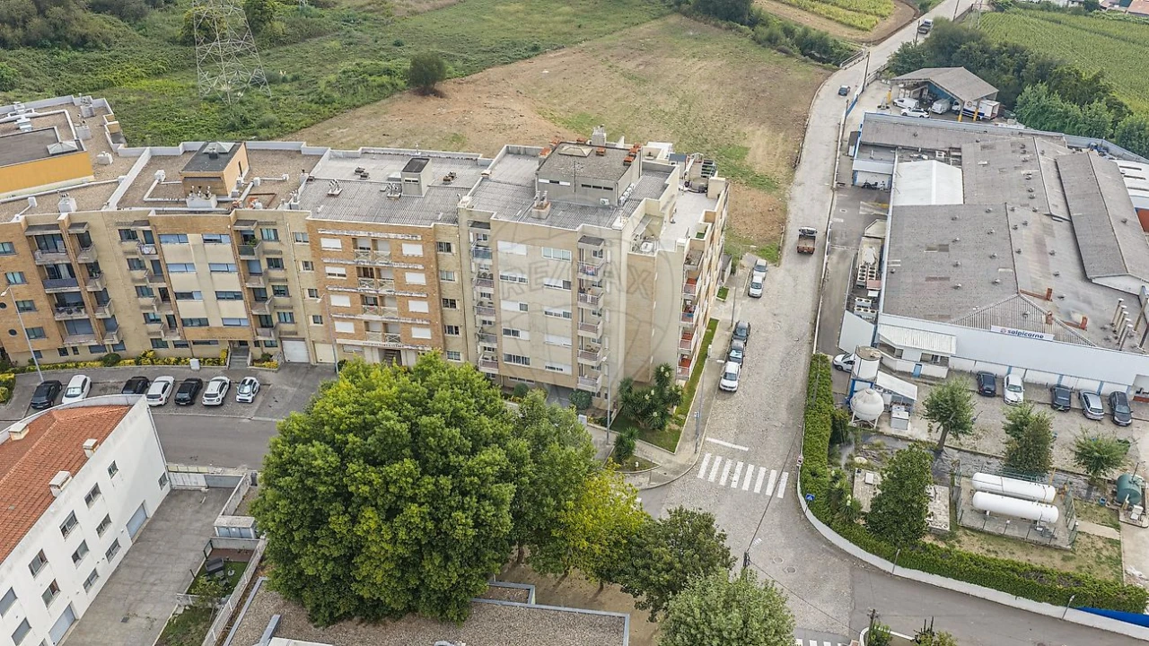 Apartamento T2 para Venda em Alfena Foto 2