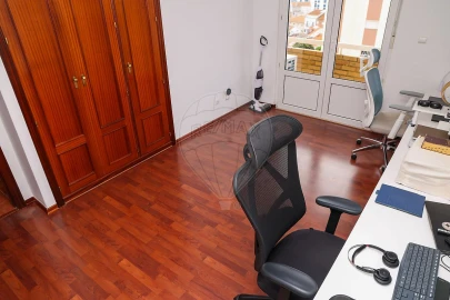 Apartamento T3 para Venda em Carregado e Cadafais