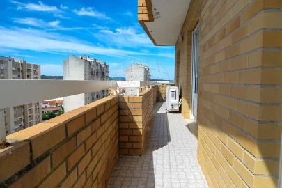 Apartamento T3 para Venda em Carregado e Cadafais
