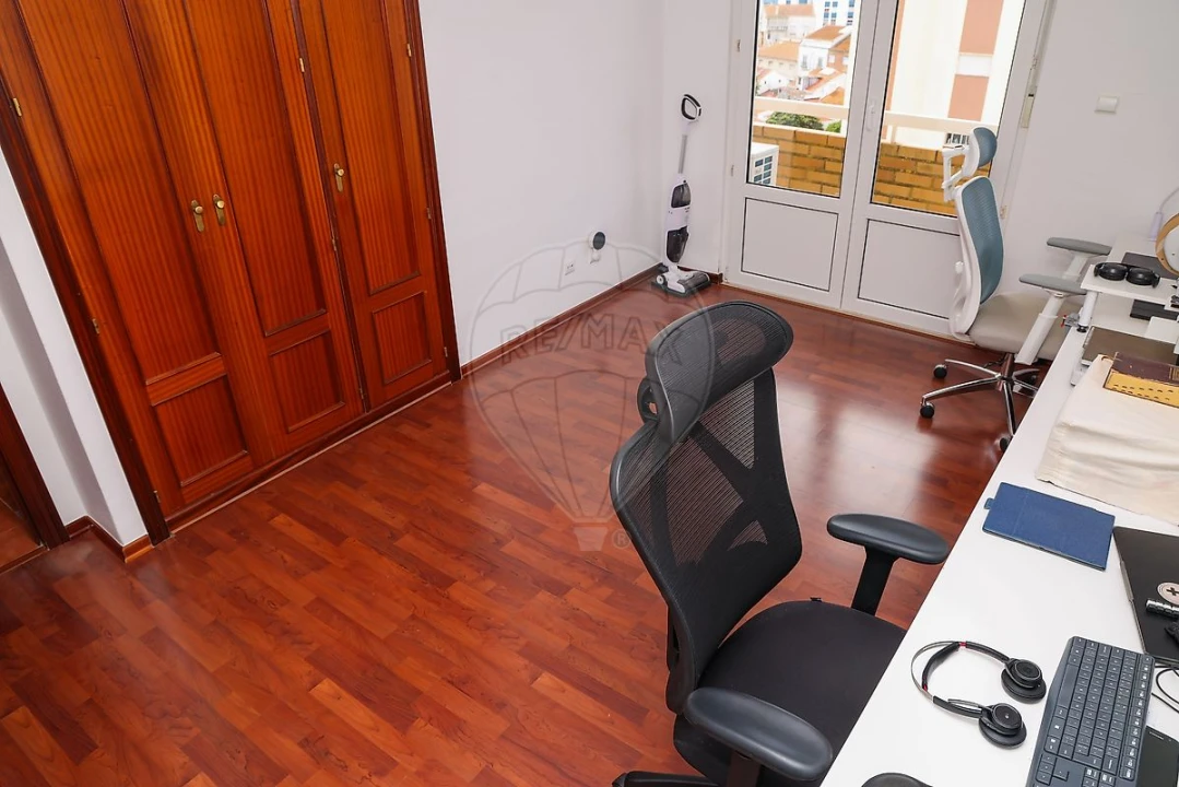 Apartamento T3 para Venda em Carregado e Cadafais Foto 13