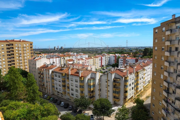 Apartamento T3 para Venda em Carregado e Cadafais Foto 15