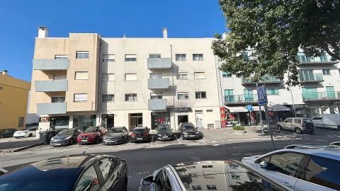 Apartamento T3 para Arrendamento em São Bernardo