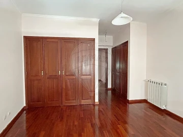 Apartamento T3 para Arrendamento em São Bernardo