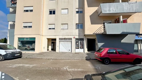 Apartamento T3 para Arrendamento em São Bernardo