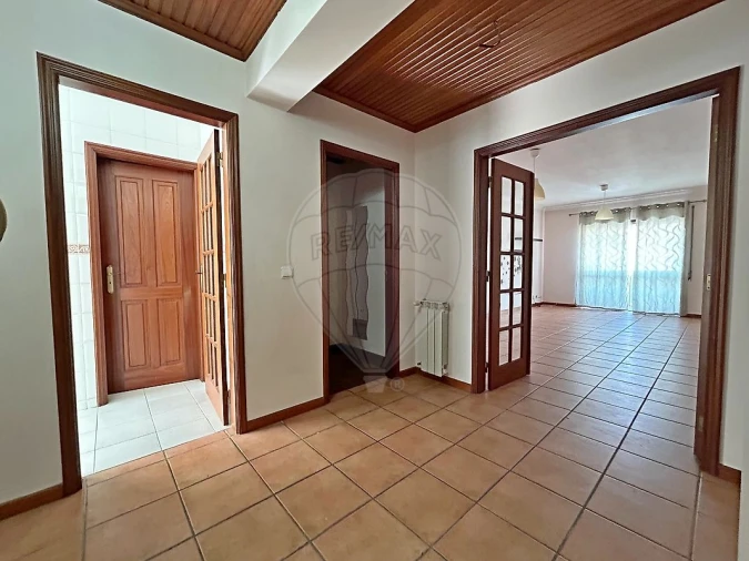 Apartamento T3 para Arrendamento em São Bernardo Foto 3