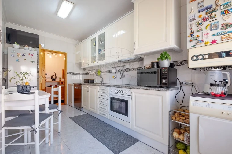 Apartamento T2 para Venda em Mafamude e Vilar do Paraíso Foto 3