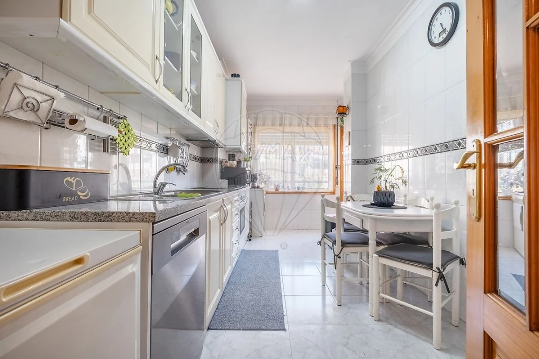 Apartamento T2 para Venda em Mafamude e Vilar do Paraíso Foto 2