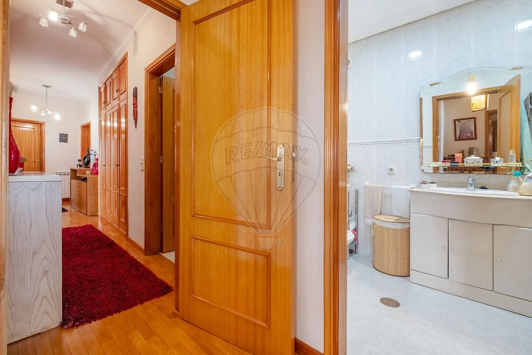 Apartamento T2 para Venda em Mafamude e Vilar do Paraíso Foto 17